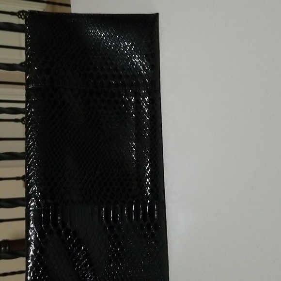 Black faux snakeskin pattern Envelope Clutch - Picture 5 of 5